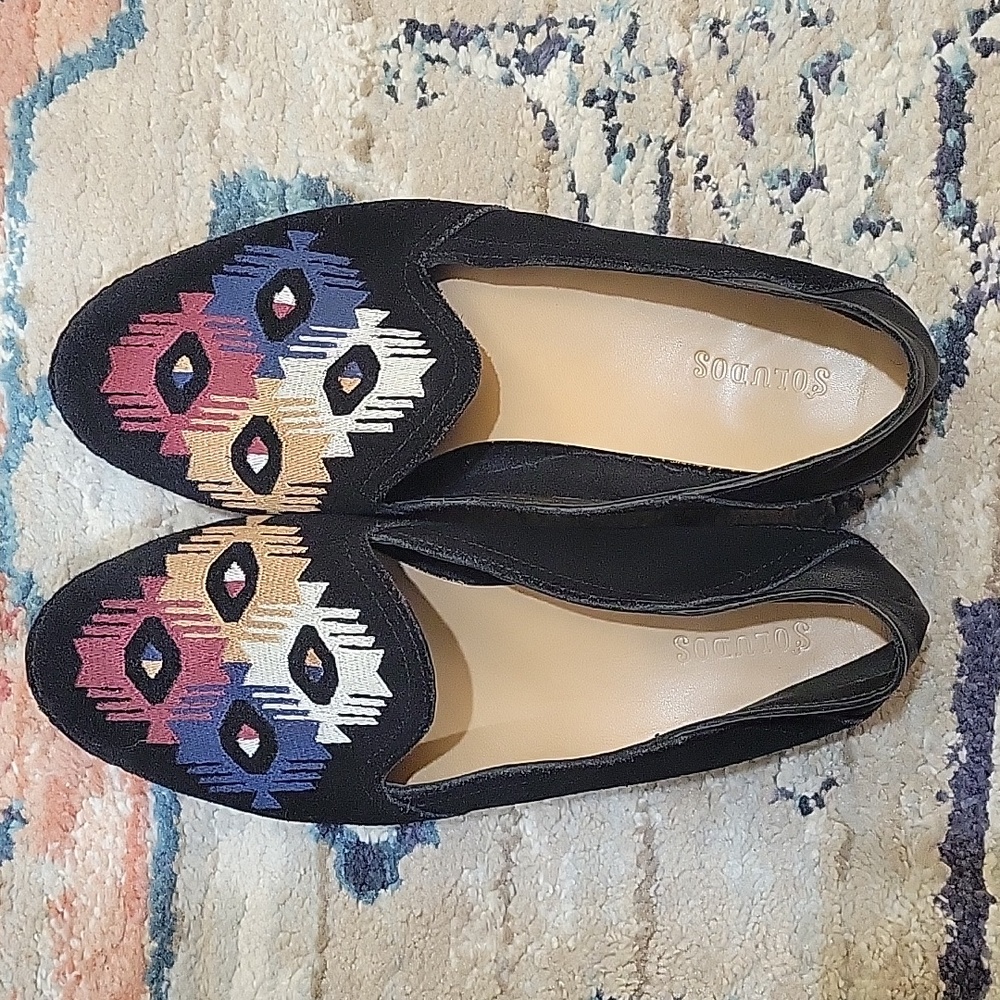 Soludos black leather and suede loafer style embroidered flats
